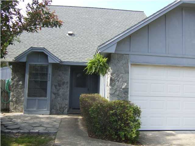 property at 924 Lawton Ct
