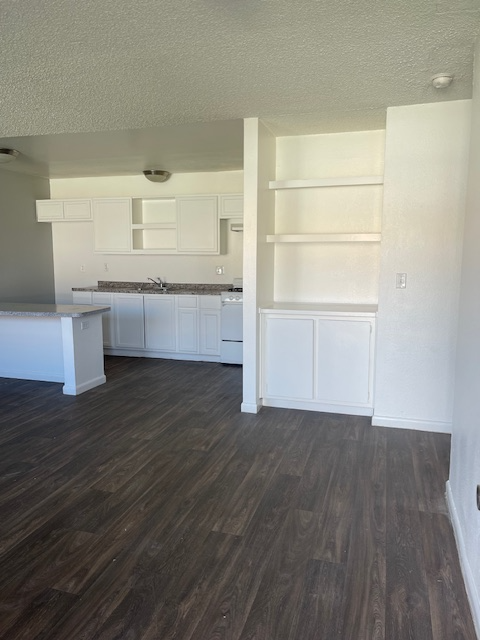 18335 Montezuma St-Unit -14 in Adelanto, CA - Building Photo