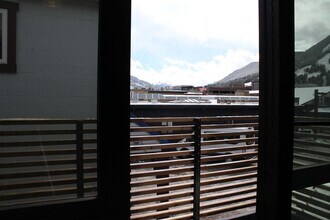 295 W Pearl Ave in Jackson, WY - Building Photo - Building Photo