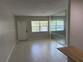 1301 N 12th Ct, Unit 5A in Hollywood, FL - Building Photo - Building Photo