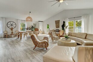 156 Meadow Ave in St. Augustine, FL - Building Photo