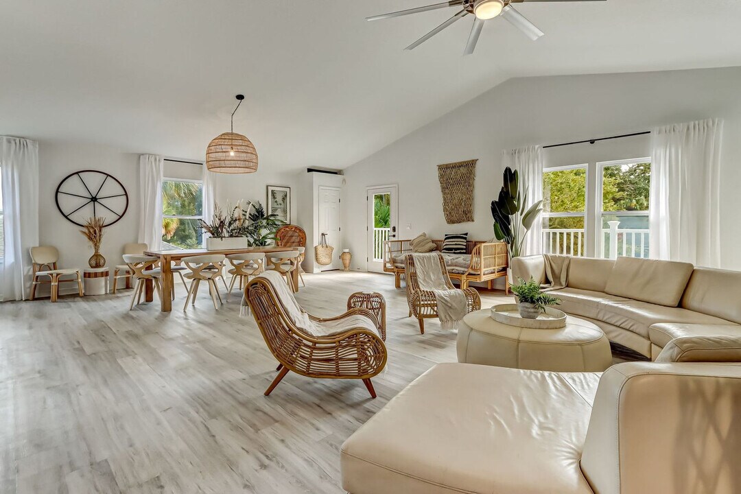 156 Meadow Ave in St. Augustine, FL - Building Photo