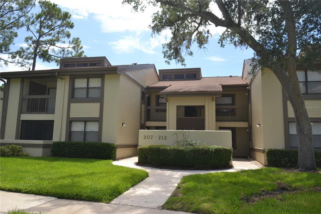 209 Woodlake Wynde in Oldsmar, FL - Foto de edificio