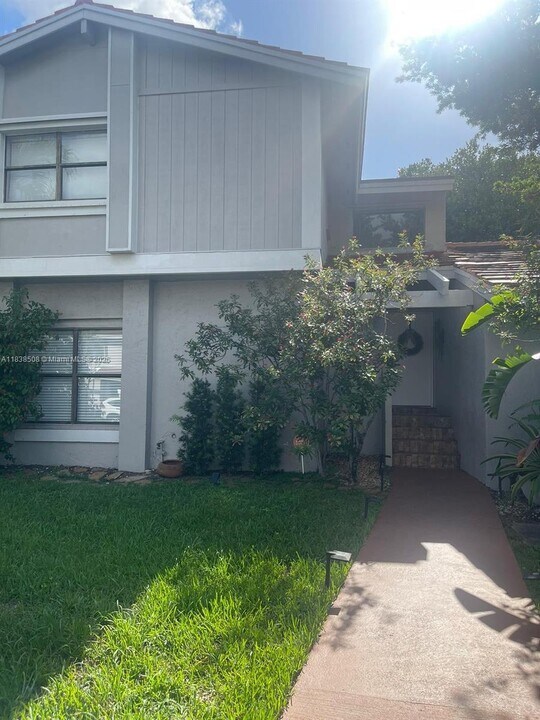 15052 SW 127th Pl in Miami, FL - Building Photo