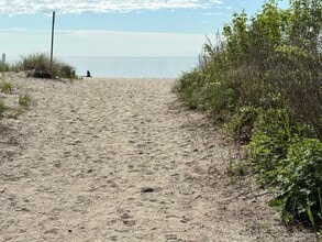 51 E Broadway in Milford, CT - Building Photo - Building Photo