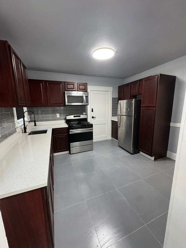 property at 8 Harding Pl