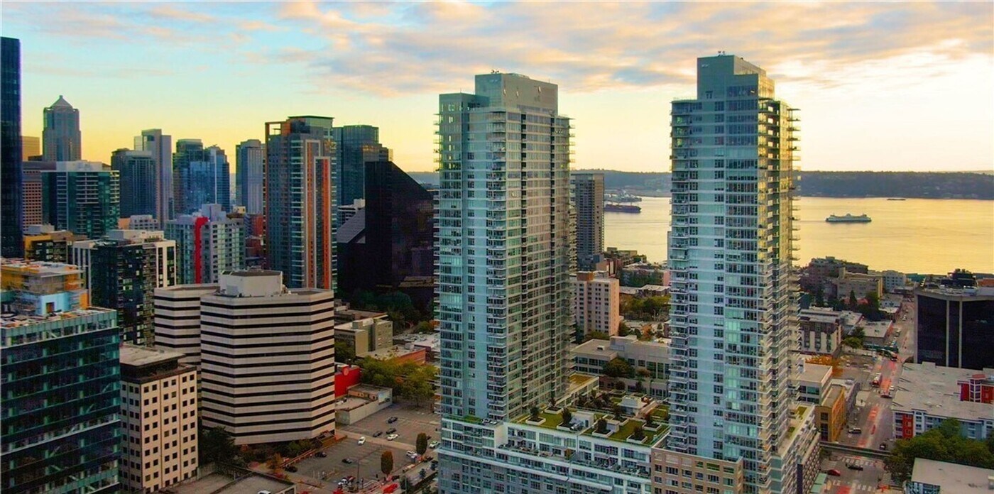 588 Bell St in Seattle, WA - Building Photo