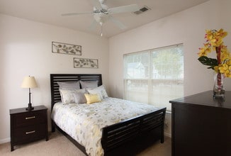 Marne Point Apartments in Ft Stewart, GA - Foto de edificio - Building Photo