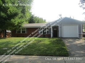 621 Mt Vernon Dr in Xenia, OH - Building Photo