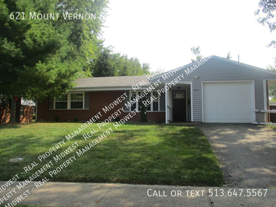 621 Mt Vernon Dr in Xenia, OH - Building Photo