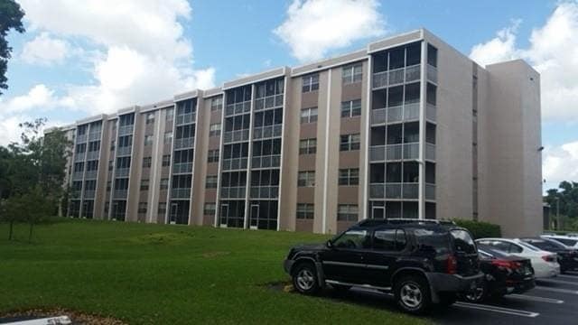 8720 Shadow Wood Blvd, Unit 205 in Coral Springs, FL - Foto de edificio - Building Photo