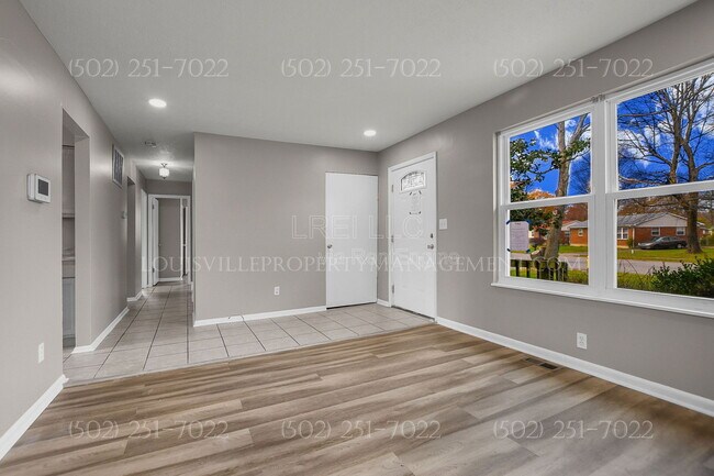 4910 Garden Green Way in Louisville, KY - Building Photo - Building Photo