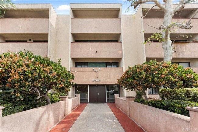 property at 4041 Oakcrest Dr