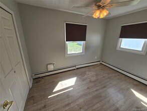 31 Poppy Ln in Levittown, NY - Building Photo - Building Photo