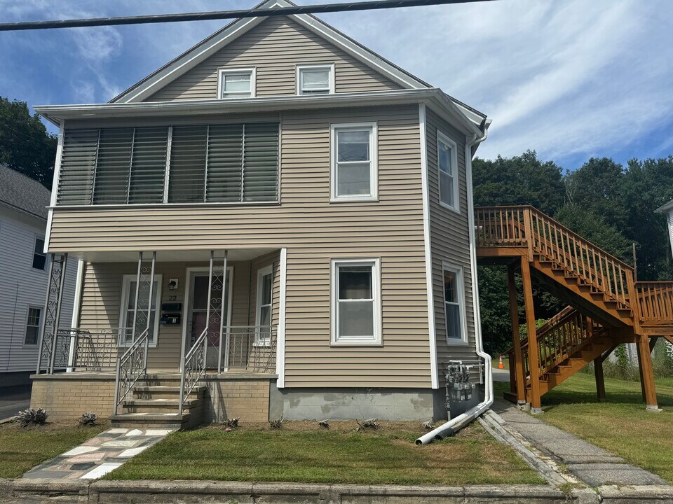 22 Pine St, Unit 1 in Dudley, MA - Building Photo