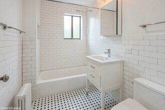 808 W Lakeside Pl in Chicago, IL - Building Photo - Building Photo