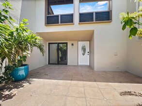 6370 Hawaii Kai Dr in Honolulu, HI - Building Photo - Building Photo