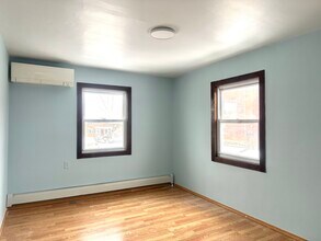 4247 194th St, Unit 2 in Flushing, NY - Building Photo - Building Photo