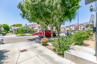 1148 San Rafael Ave, Unit #7 in Glendale, CA - Foto de edificio - Building Photo