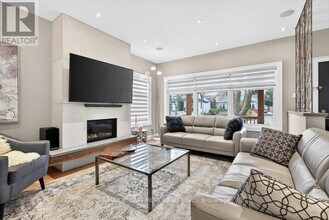 479 Bridgman Ave in Burlington, ON - Building Photo - Building Photo