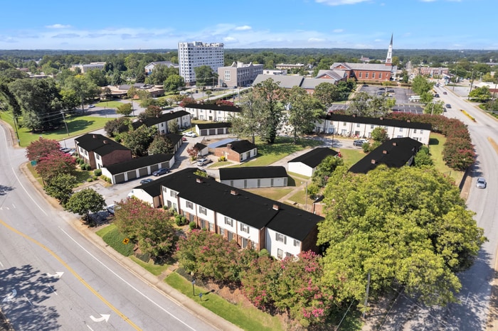 200 S Liberty St in Spartanburg, SC - Foto de edificio