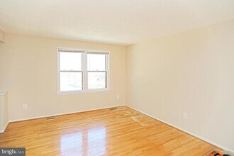 329 Gundry Dr in Falls Church, VA - Building Photo - Building Photo