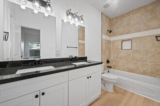 8410 Sunnyhill St in Houston, TX - Building Photo - Building Photo