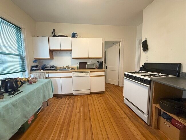 34 Belknap St in Somerville, MA - Building Photo - Building Photo