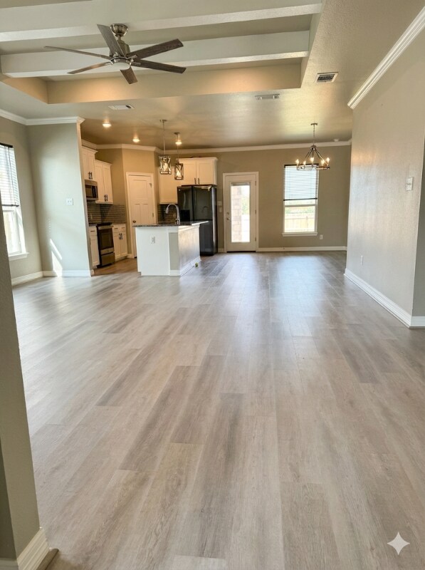 104 Seattle Slew Dr in Jarrell, TX - Foto de edificio - Building Photo