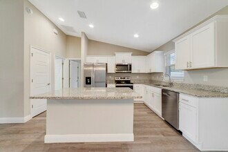 67 Olive Dr in Ocala, FL - Building Photo - Building Photo