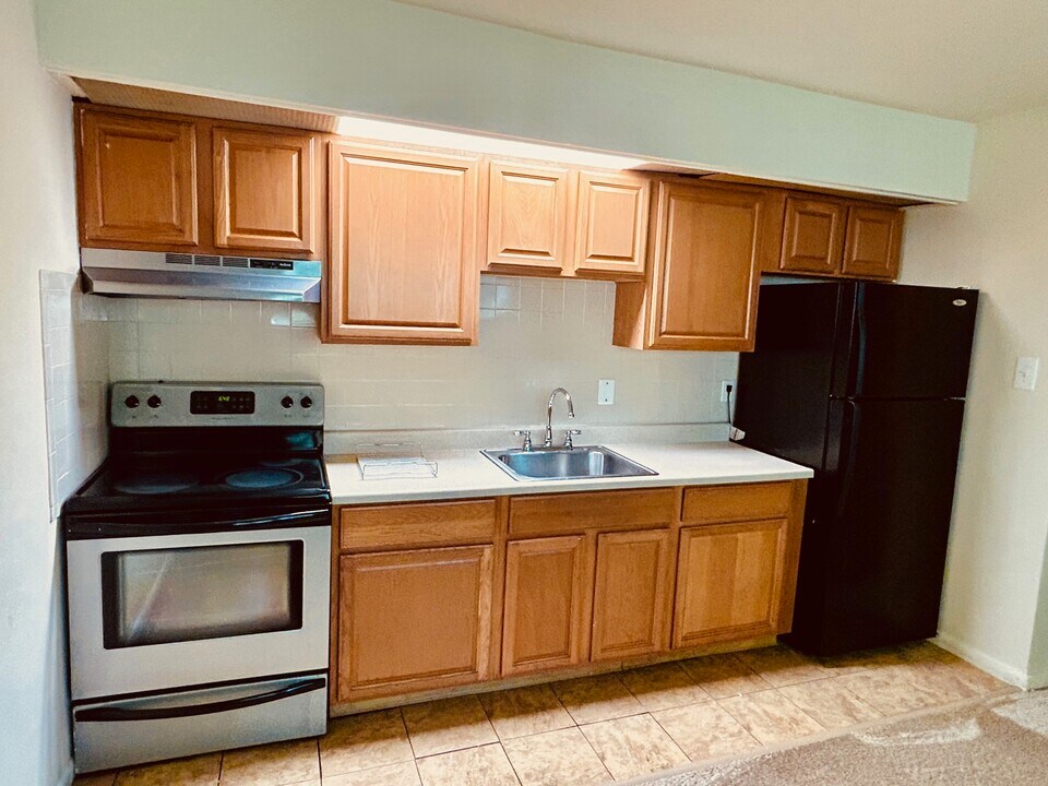 118-122 E Moreland Ave in Hatboro, PA - Building Photo
