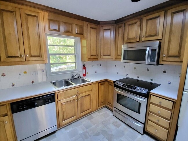 697 Willivee Dr in Decatur, GA - Building Photo - Building Photo