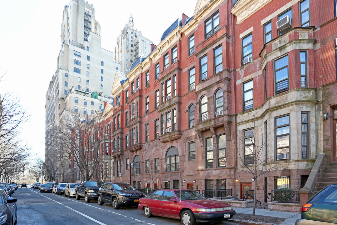 38 W 91st St in New York, NY - Building Photo