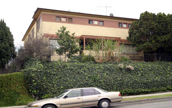 200 S Lake St in Los Angeles, CA - Building Photo