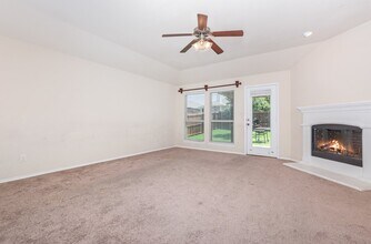 9012 Cross Oak Ranch Blvd in Cross Roads, TX - Foto de edificio - Building Photo