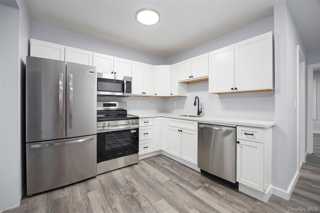 68 Clark St in Poughkeepsie, NY - Building Photo