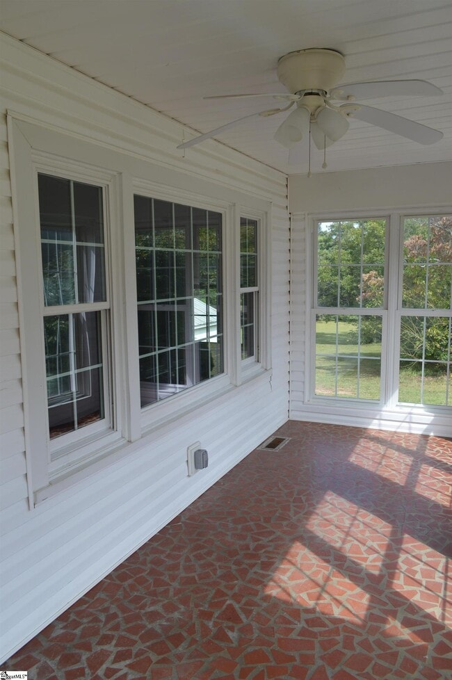 614 S Mountain View Rd in Greer, SC - Building Photo - Building Photo