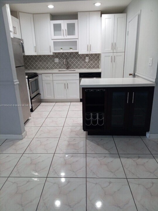 12820 SW 43rd Dr in Miami, FL - Building Photo