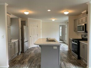 206 Atlantic Ln in Rockford, MN - Building Photo - Building Photo