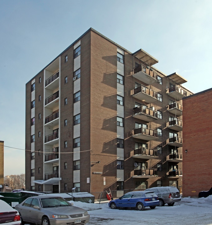 Lakeside Gardens in Toronto, ON - Building Photo