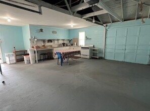 566 Schmidt Rd in Sealy, TX - Building Photo - Building Photo