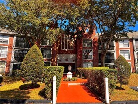 3760 Inverrary Dr in Lauderhill, FL - Building Photo