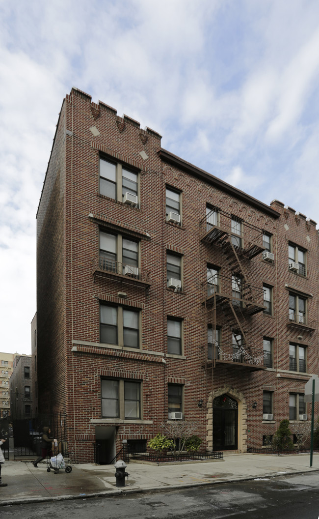 4548 42nd St in Sunnyside, NY - Foto de edificio - Building Photo