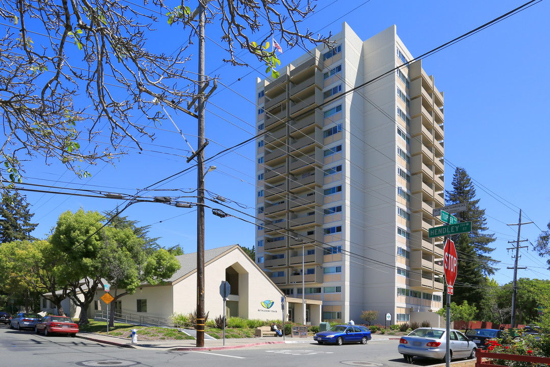 Bethlehem Tower in Santa Rosa, CA - Foto de edificio