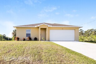 3301 65th St W in Lehigh Acres, FL - Building Photo
