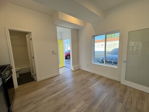 2626 Cloverfield Blvd in Santa Monica, CA - Building Photo - Building Photo