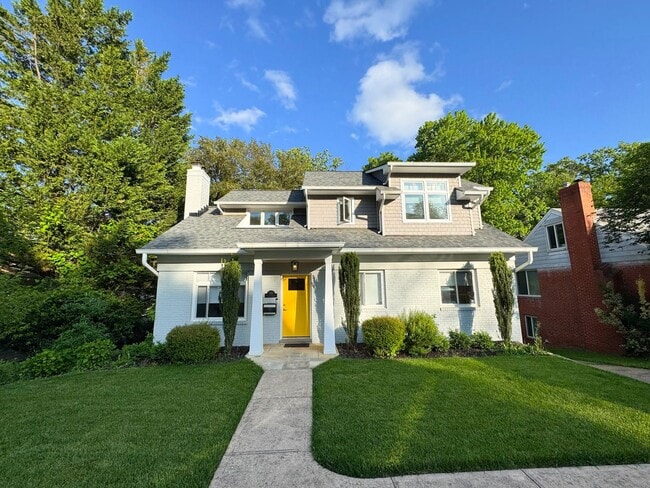 property at 125 S Lee St