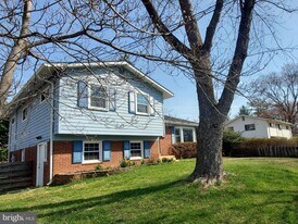 702 W Edmonston Dr in Rockville, MD - Building Photo