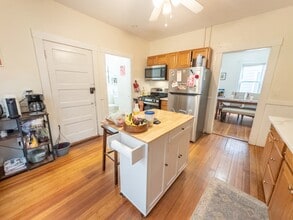 70 Line St in Somerville, MA - Foto de edificio - Building Photo