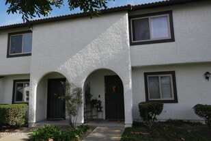 3075 Kelp Ln in Oxnard, CA - Building Photo